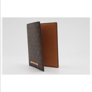 NWOT Michael Kors Passport Wallet